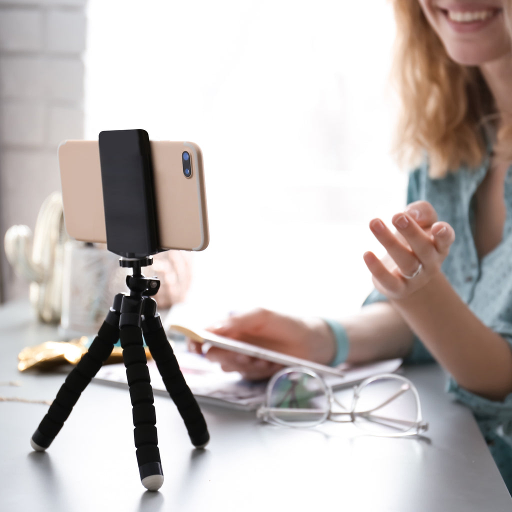 U-Stream Flex Flexible Tripod & Streaming Studio