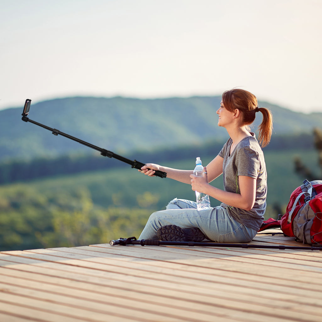 U-Stream Universal 51'' Extendable Tripod w/ Wireless Remote